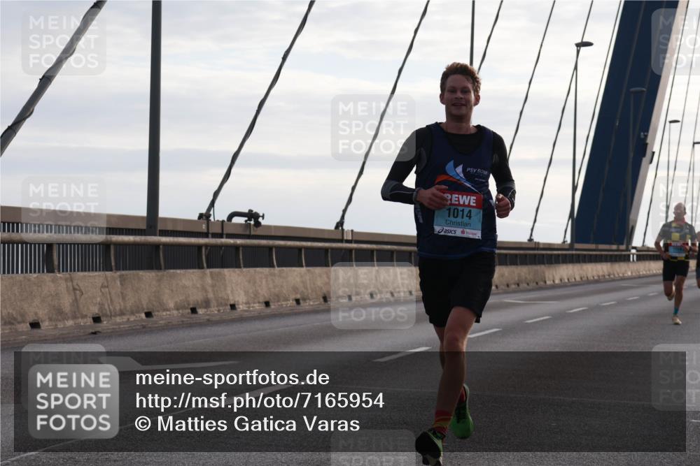 03.10.2024 - Köhlbrandbrückenlauf Matties Gatica Varas http://msf.ph/oto/7165954 03.10.2024 09:18:59 Position 2 1014 meine-sportfotos.de