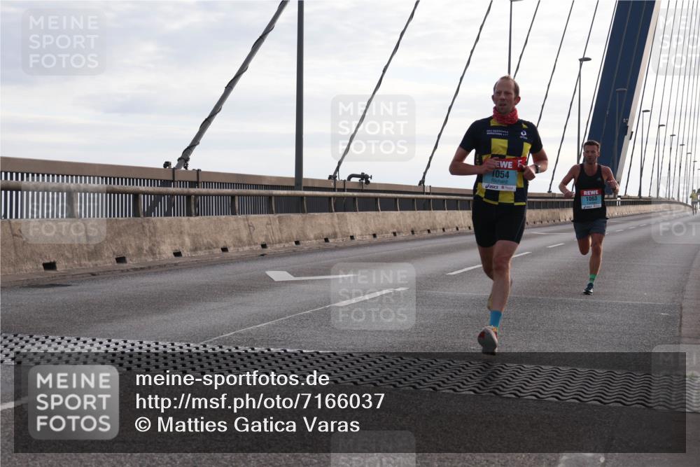 03.10.2024 - Köhlbrandbrückenlauf Matties Gatica Varas http://msf.ph/oto/7166037 03.10.2024 09:19:03 Position 2 1054, 1063 meine-sportfotos.de