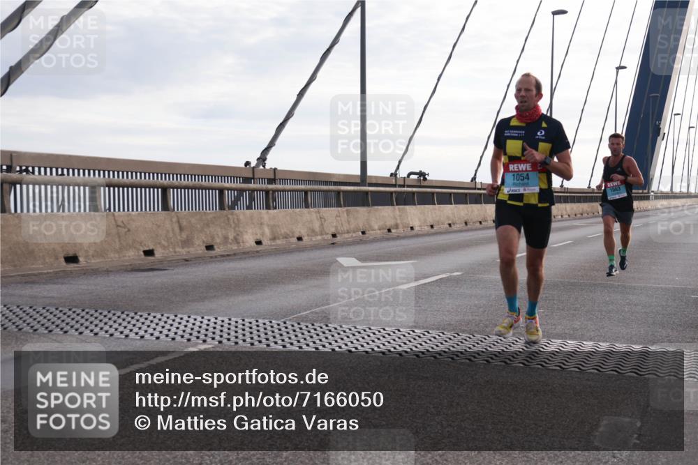03.10.2024 - Köhlbrandbrückenlauf Matties Gatica Varas http://msf.ph/oto/7166050 03.10.2024 09:19:04 Position 2 1054, 1063 meine-sportfotos.de