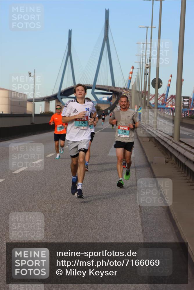 03.10.2024 - Köhlbrandbrückenlauf Miley Keyser http://msf.ph/oto/7166069 03.10.2024 09:39:21 Position 3 1090, 1125, 1055 meine-sportfotos.de