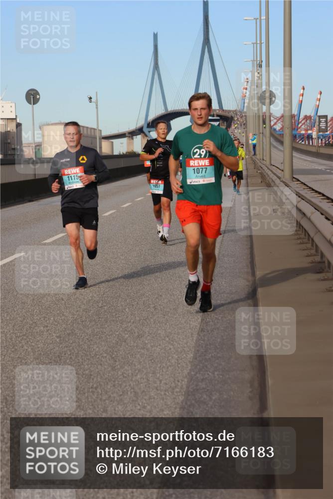 03.10.2024 - Köhlbrandbrückenlauf Miley Keyser http://msf.ph/oto/7166183 03.10.2024 09:39:58 Position 3 1115, 1057, 29, 1077 meine-sportfotos.de