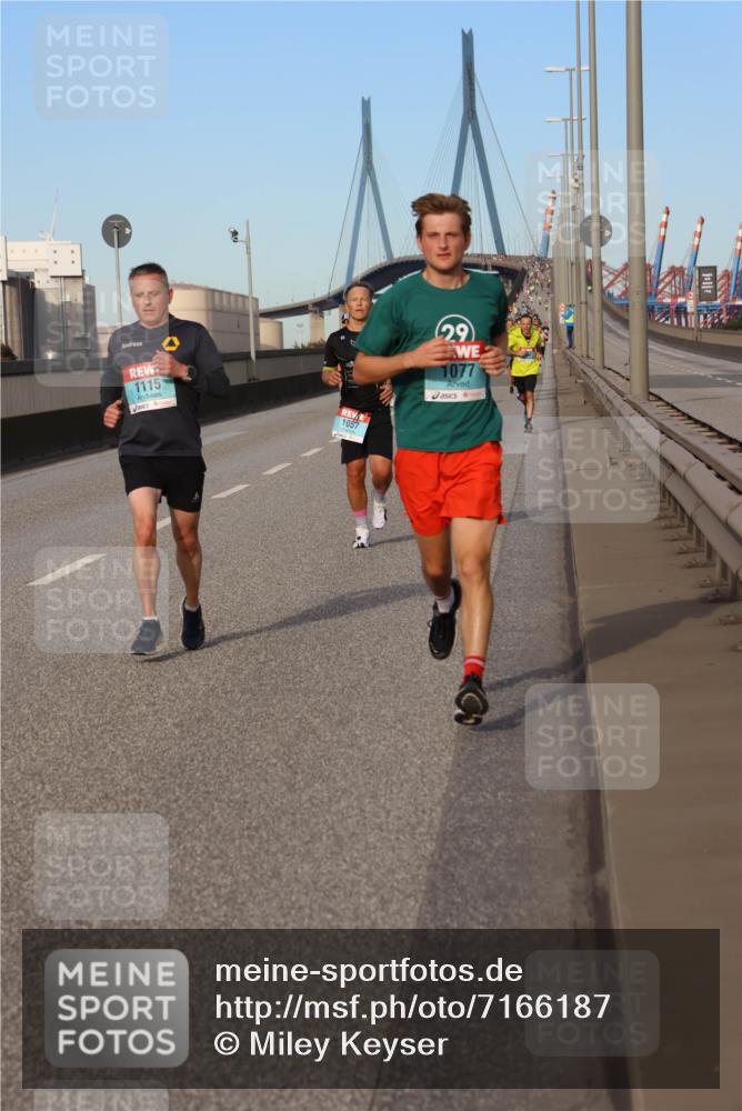 03.10.2024 - Köhlbrandbrückenlauf Miley Keyser http://msf.ph/oto/7166187 03.10.2024 09:39:59 Position 3 1115, 1057, 29, 1077 meine-sportfotos.de