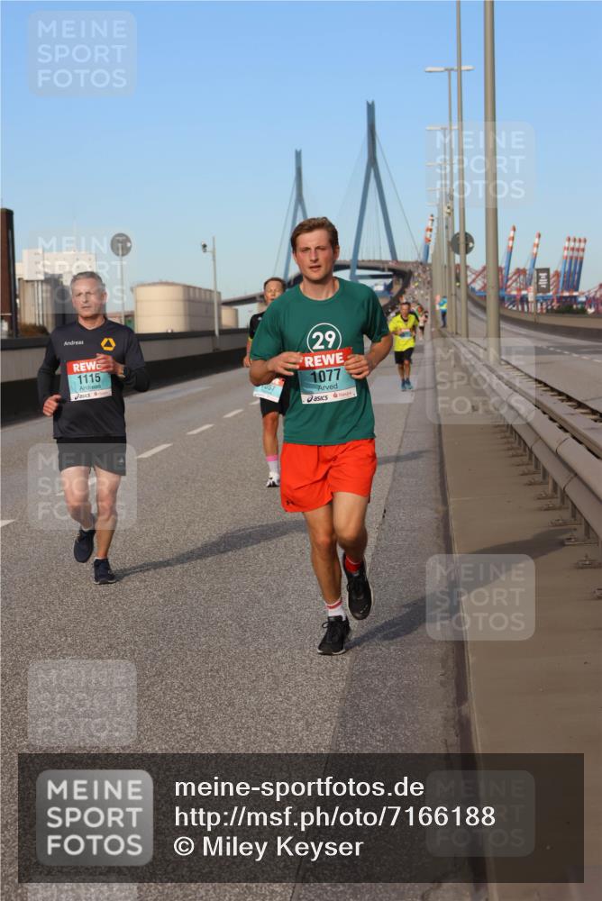 03.10.2024 - Köhlbrandbrückenlauf Miley Keyser http://msf.ph/oto/7166188 03.10.2024 09:40:00 Position 3 1115, 29, 1077 meine-sportfotos.de