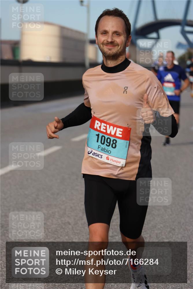 03.10.2024 - Köhlbrandbrückenlauf Miley Keyser http://msf.ph/oto/7166284 03.10.2024 09:40:33 Position 3 1098 meine-sportfotos.de