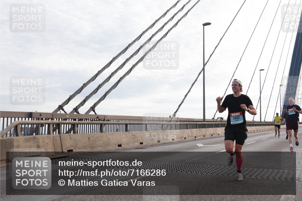 03.10.2024 - Köhlbrandbrückenlauf Matties Gatica Varas http://msf.ph/oto/7166286 03.10.2024 09:19:19 Position 2 1032, 1165 meine-sportfotos.de