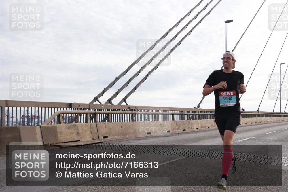 03.10.2024 - Köhlbrandbrückenlauf Matties Gatica Varas http://msf.ph/oto/7166313 03.10.2024 09:19:20 Position 2 1032 meine-sportfotos.de