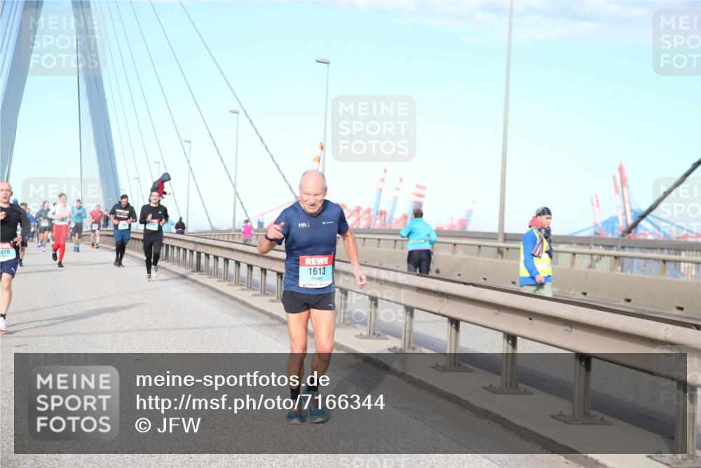 03.10.2024 - Köhlbrandbrückenlauf Jannik Wohlers http://msf.ph/oto/7166344 03.10.2024 09:41:56 Position 2 570, 1613 meine-sportfotos.de
