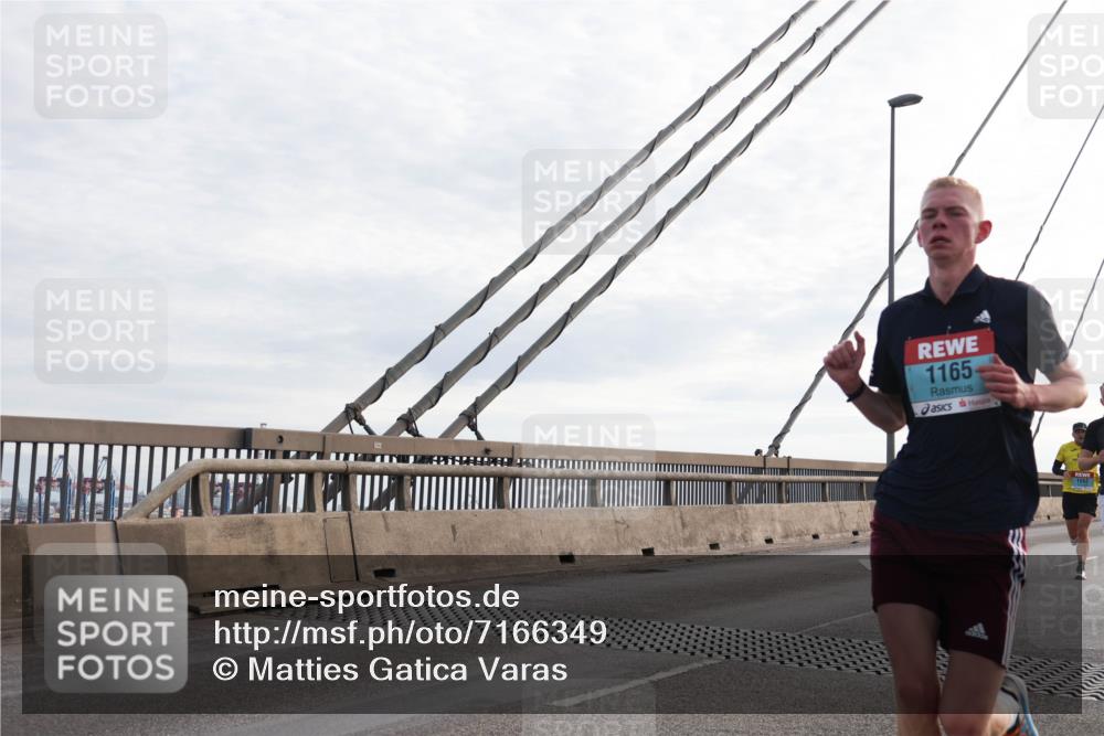 03.10.2024 - Köhlbrandbrückenlauf Matties Gatica Varas http://msf.ph/oto/7166349 03.10.2024 09:19:22 Position 2 1165, 1052 meine-sportfotos.de