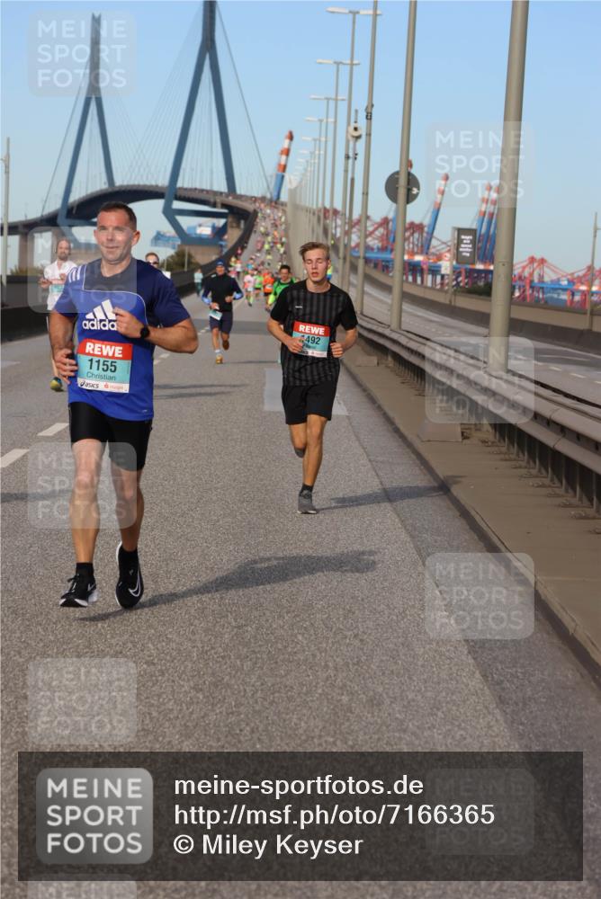 03.10.2024 - Köhlbrandbrückenlauf Miley Keyser http://msf.ph/oto/7166365 03.10.2024 09:40:38 Position 3 1155, 492 meine-sportfotos.de