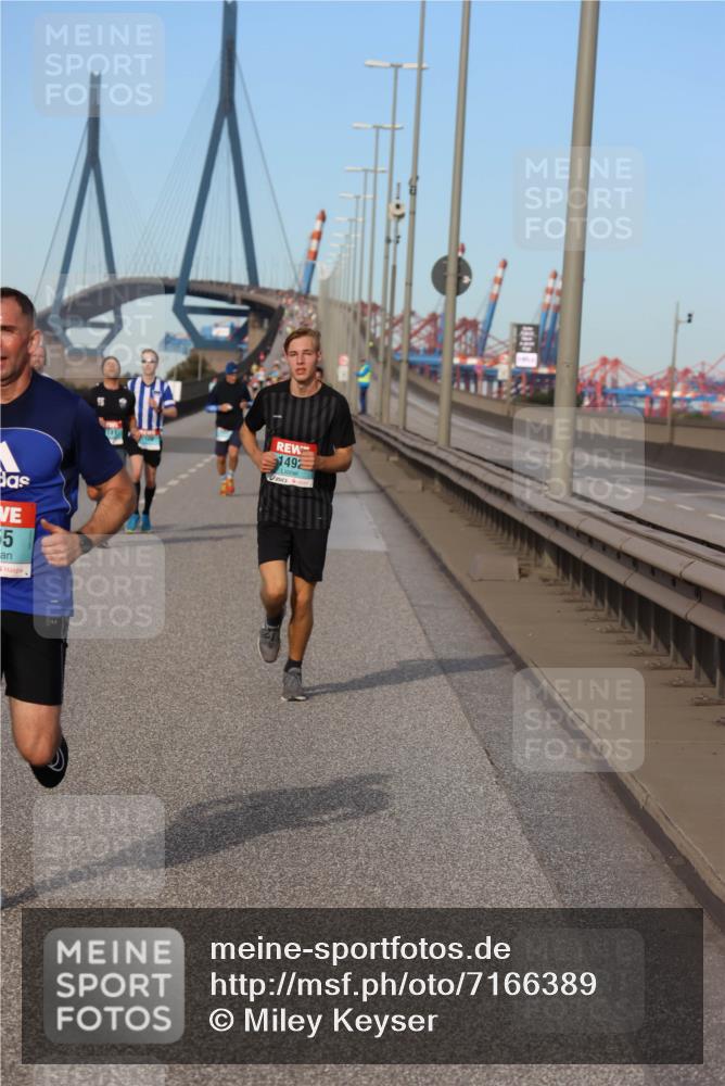 03.10.2024 - Köhlbrandbrückenlauf Miley Keyser http://msf.ph/oto/7166389 03.10.2024 09:40:39 Position 3 5, 141, 1492 meine-sportfotos.de