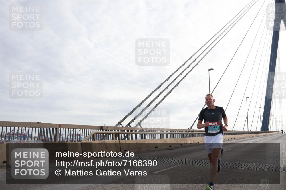 03.10.2024 - Köhlbrandbrückenlauf Matties Gatica Varas http://msf.ph/oto/7166390 03.10.2024 09:19:23 Position 2 1043 meine-sportfotos.de
