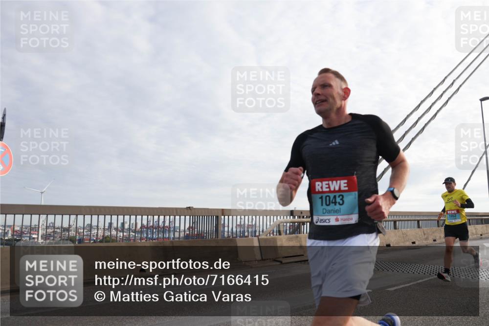 03.10.2024 - Köhlbrandbrückenlauf Matties Gatica Varas http://msf.ph/oto/7166415 03.10.2024 09:19:24 Position 2 1043, 1052 meine-sportfotos.de