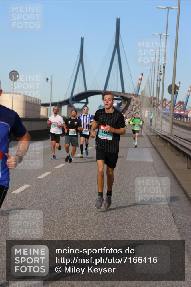 03.10.2024 - Köhlbrandbrückenlauf Miley Keyser http://msf.ph/oto/7166416 03.10.2024 09:40:40 Position 3 1141, 1129, 1492 meine-sportfotos.de