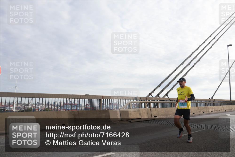 03.10.2024 - Köhlbrandbrückenlauf Matties Gatica Varas http://msf.ph/oto/7166428 03.10.2024 09:19:25 Position 2 1052 meine-sportfotos.de