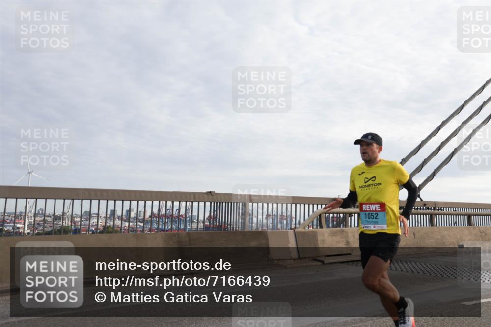 03.10.2024 - Köhlbrandbrückenlauf Matties Gatica Varas http://msf.ph/oto/7166439 03.10.2024 09:19:25 Position 2 1052 meine-sportfotos.de