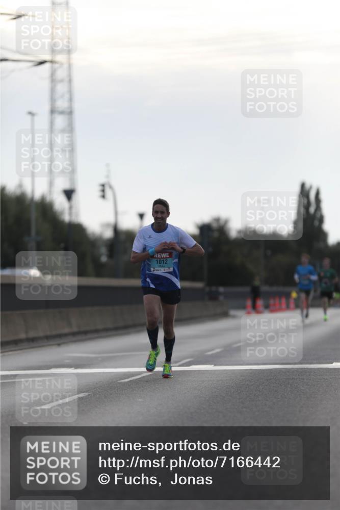 03.10.2024 - Köhlbrandbrückenlauf Fuchs,  Jonas http://msf.ph/oto/7166442 03.10.2024 09:09:42 Position 3 1012 meine-sportfotos.de
