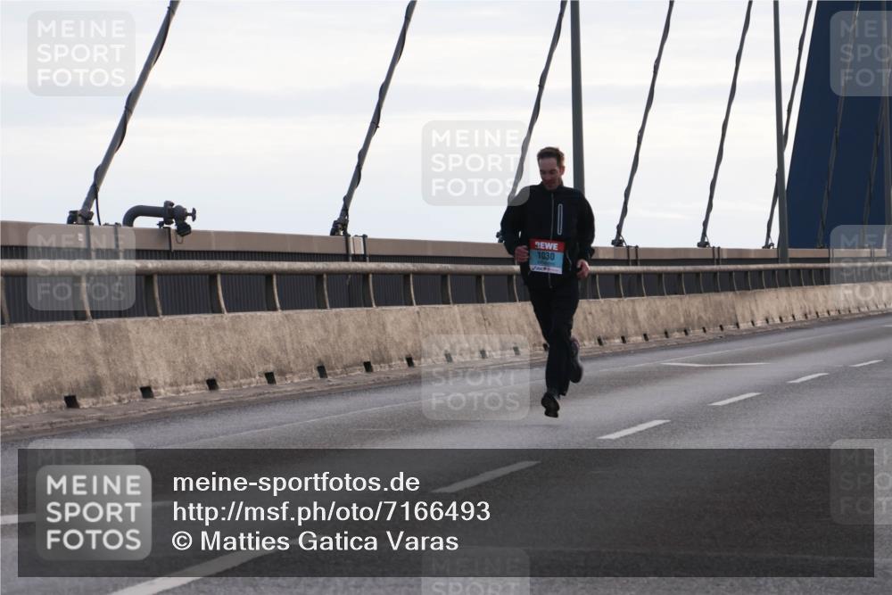 03.10.2024 - Köhlbrandbrückenlauf Matties Gatica Varas http://msf.ph/oto/7166493 03.10.2024 09:19:41 Position 2 1030 meine-sportfotos.de