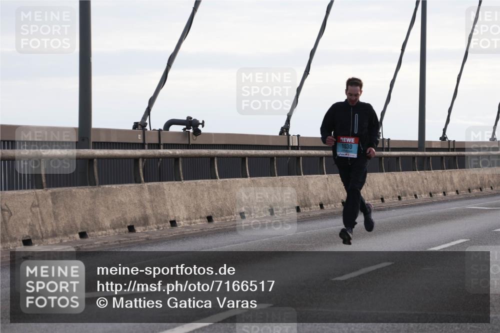 03.10.2024 - Köhlbrandbrückenlauf Matties Gatica Varas http://msf.ph/oto/7166517 03.10.2024 09:19:42 Position 2 1030 meine-sportfotos.de
