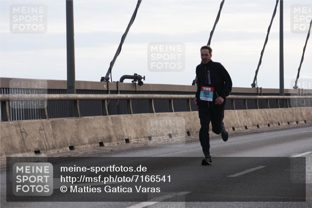 03.10.2024 - Köhlbrandbrückenlauf Matties Gatica Varas http://msf.ph/oto/7166541 03.10.2024 09:19:42 Position 2 1030 meine-sportfotos.de
