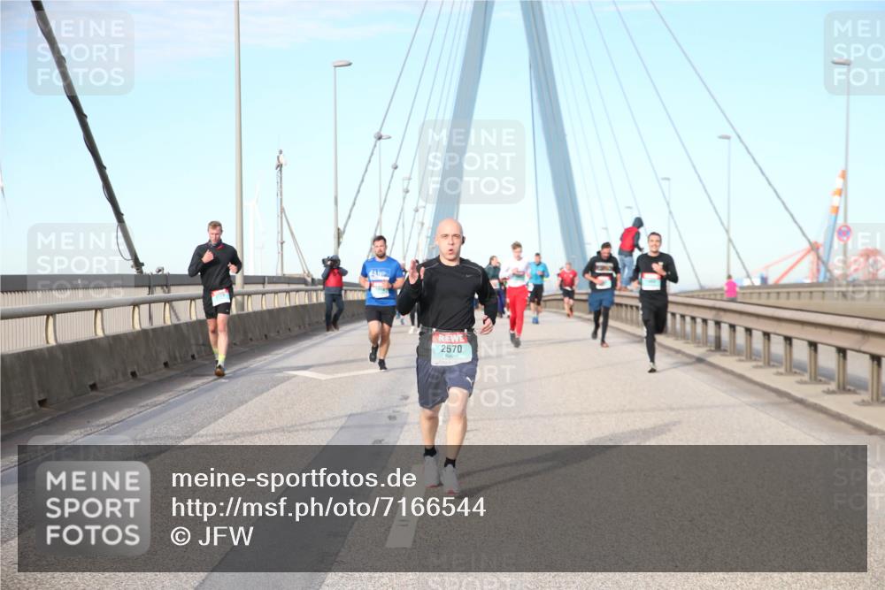 03.10.2024 - Köhlbrandbrückenlauf Jannik Wohlers http://msf.ph/oto/7166544 03.10.2024 09:41:57 Position 2 4, 2570 meine-sportfotos.de