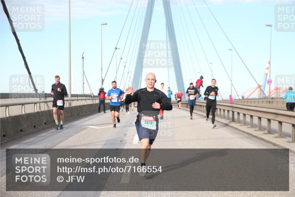 03.10.2024 - Köhlbrandbrückenlauf Jannik Wohlers http://msf.ph/oto/7166554 03.10.2024 09:41:58 Position 2 2570 meine-sportfotos.de