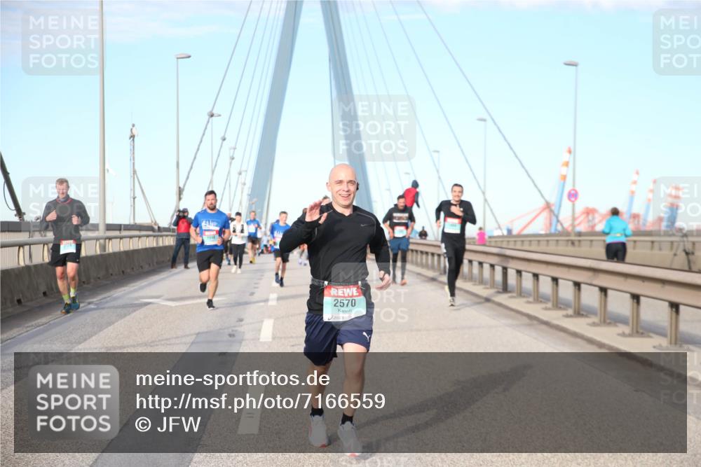 03.10.2024 - Köhlbrandbrückenlauf Jannik Wohlers http://msf.ph/oto/7166559 03.10.2024 09:41:58 Position 2 44, 2570 meine-sportfotos.de