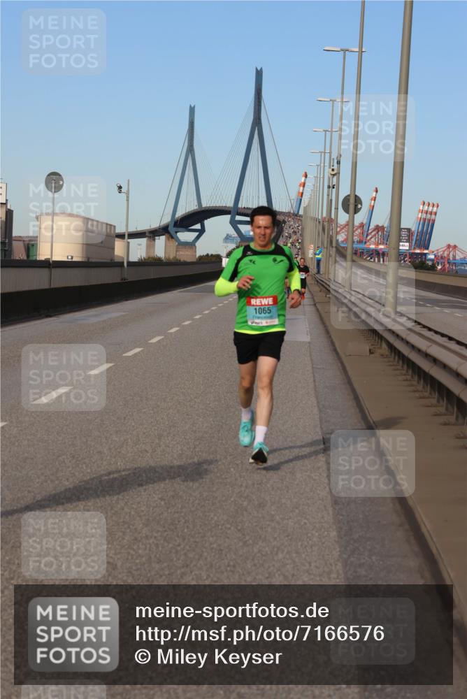 03.10.2024 - Köhlbrandbrückenlauf Miley Keyser http://msf.ph/oto/7166576 03.10.2024 09:40:52 Position 3 1065 meine-sportfotos.de