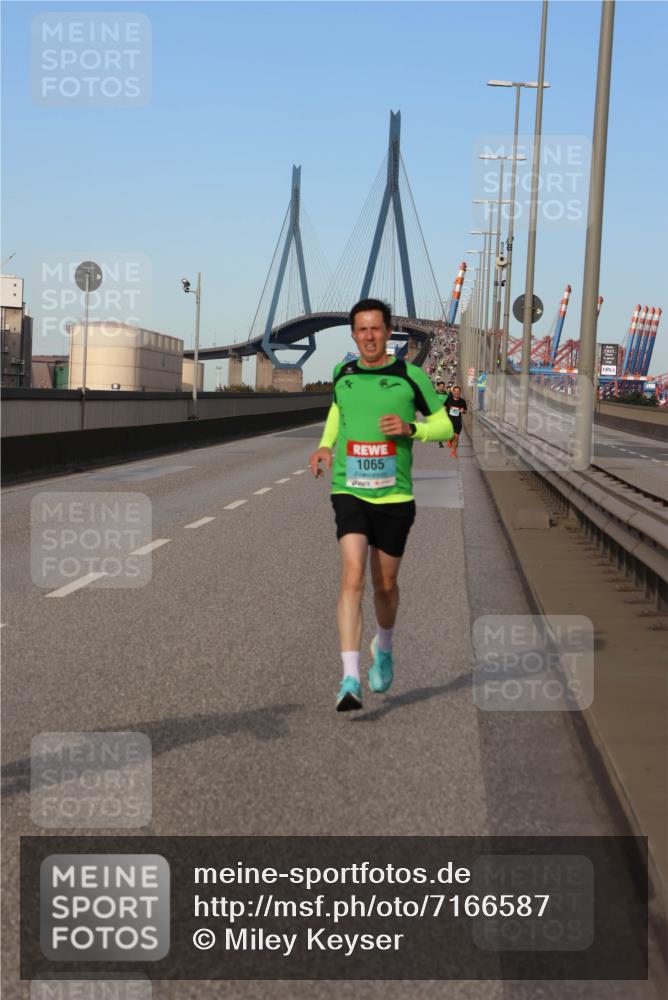 03.10.2024 - Köhlbrandbrückenlauf Miley Keyser http://msf.ph/oto/7166587 03.10.2024 09:40:52 Position 3 1065 meine-sportfotos.de