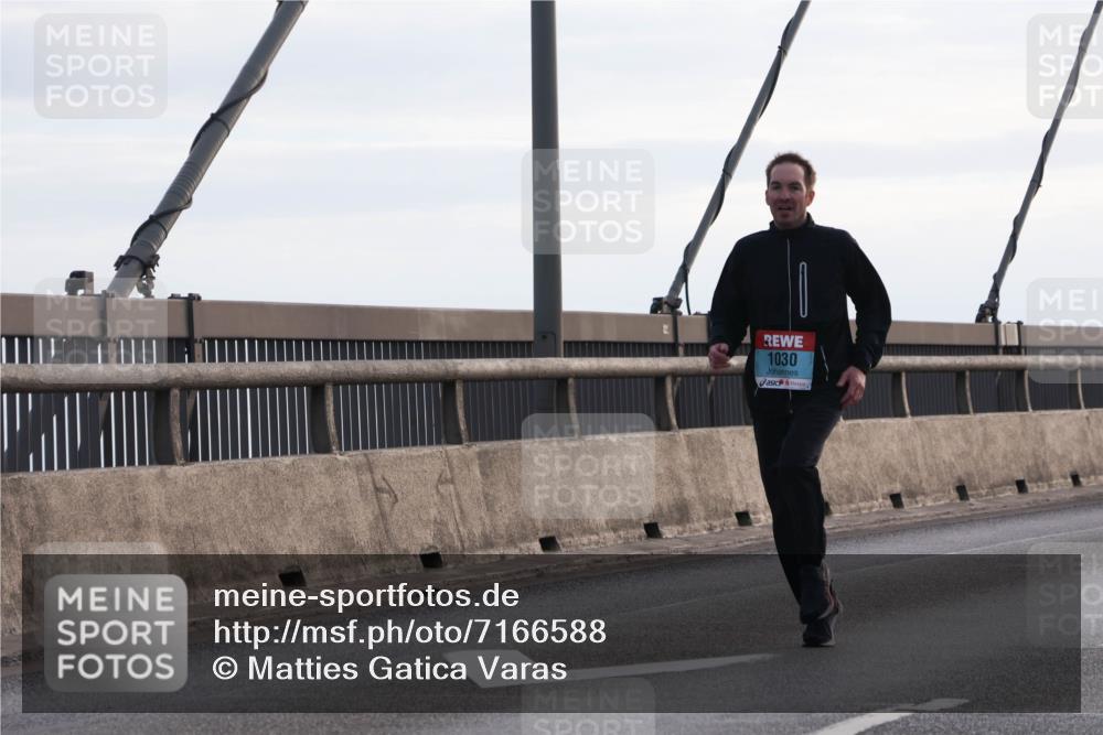 03.10.2024 - Köhlbrandbrückenlauf Matties Gatica Varas http://msf.ph/oto/7166588 03.10.2024 09:19:43 Position 2 1030 meine-sportfotos.de