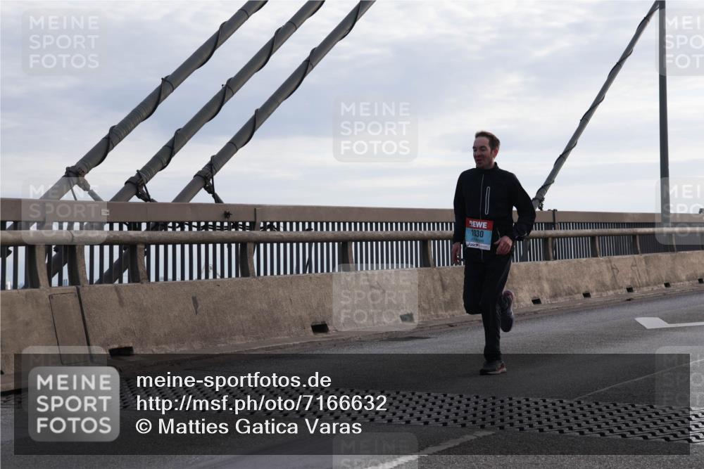 03.10.2024 - Köhlbrandbrückenlauf Matties Gatica Varas http://msf.ph/oto/7166632 03.10.2024 09:19:44 Position 2 2, 1030 meine-sportfotos.de