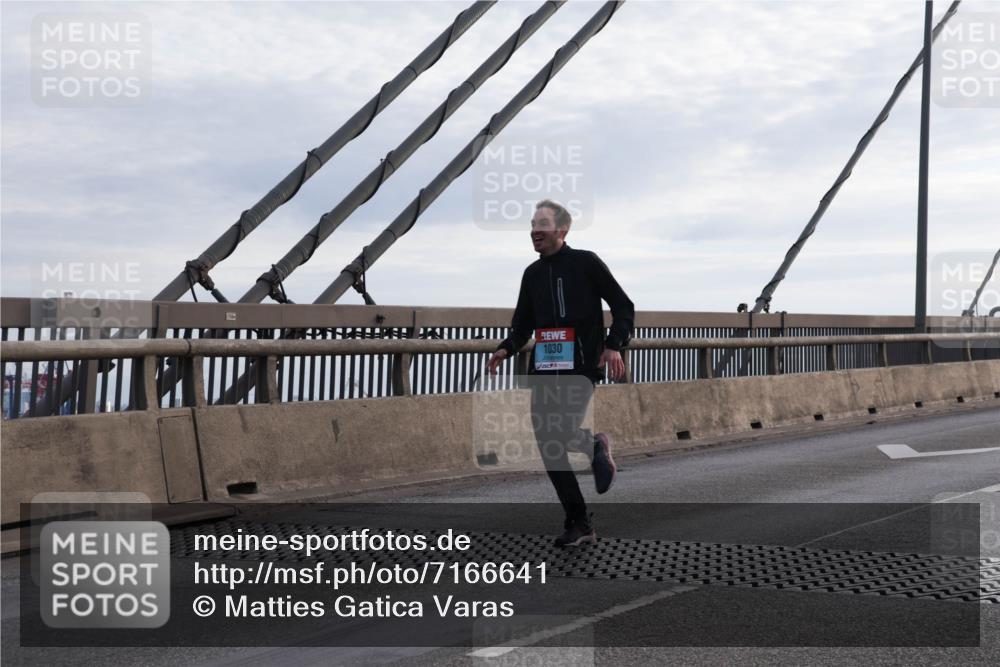 03.10.2024 - Köhlbrandbrückenlauf Matties Gatica Varas http://msf.ph/oto/7166641 03.10.2024 09:19:45 Position 2 1030 meine-sportfotos.de