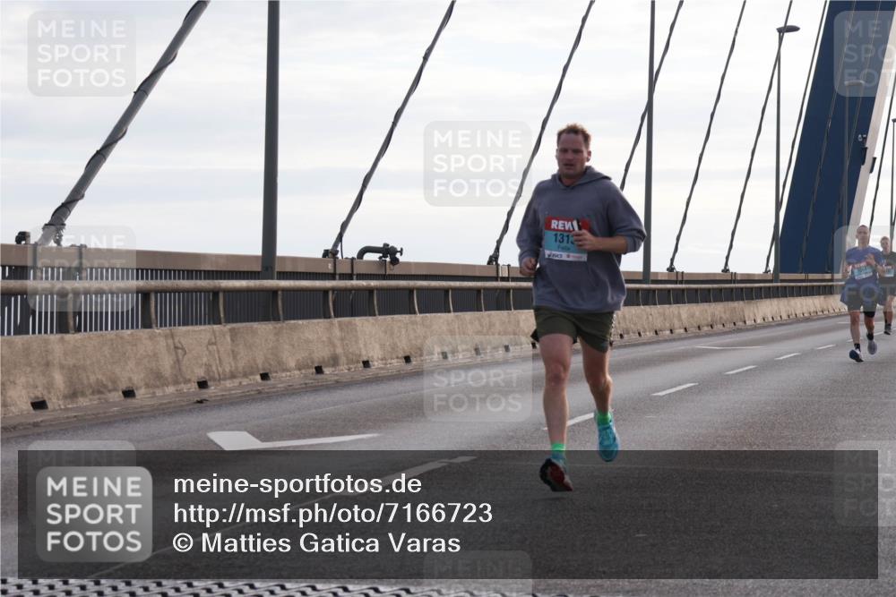 03.10.2024 - Köhlbrandbrückenlauf Matties Gatica Varas http://msf.ph/oto/7166723 03.10.2024 09:19:47 Position 2 1313 meine-sportfotos.de