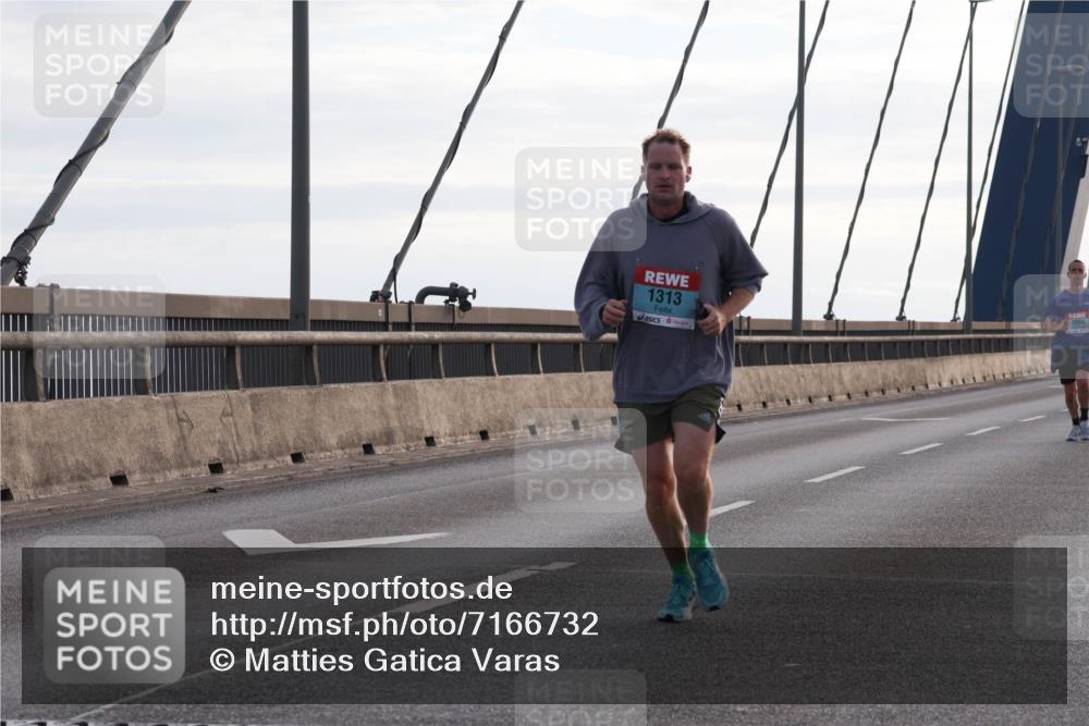 03.10.2024 - Köhlbrandbrückenlauf Matties Gatica Varas http://msf.ph/oto/7166732 03.10.2024 09:19:47 Position 2 1313, 1064 meine-sportfotos.de
