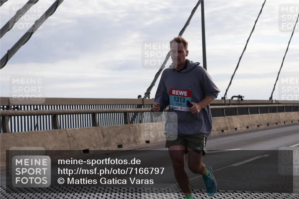 03.10.2024 - Köhlbrandbrückenlauf Matties Gatica Varas http://msf.ph/oto/7166797 03.10.2024 09:19:49 Position 2 1313 meine-sportfotos.de