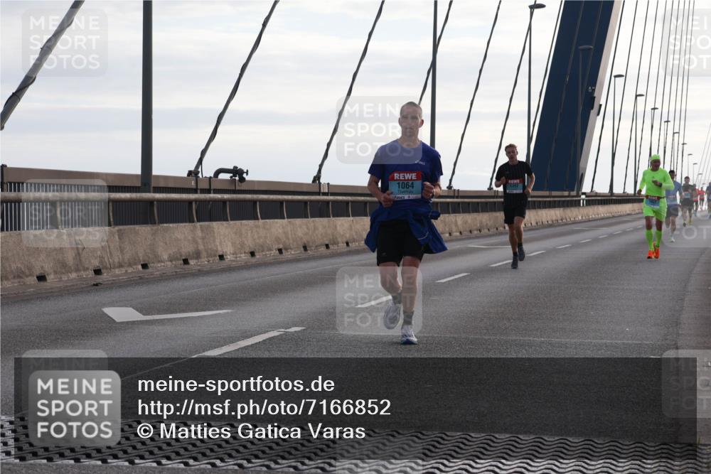 03.10.2024 - Köhlbrandbrückenlauf Matties Gatica Varas http://msf.ph/oto/7166852 03.10.2024 09:19:52 Position 2 1064 meine-sportfotos.de