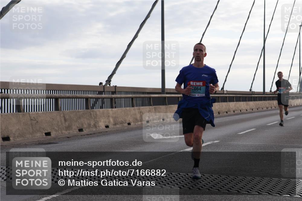 03.10.2024 - Köhlbrandbrückenlauf Matties Gatica Varas http://msf.ph/oto/7166882 03.10.2024 09:19:53 Position 2 064, 1492 meine-sportfotos.de