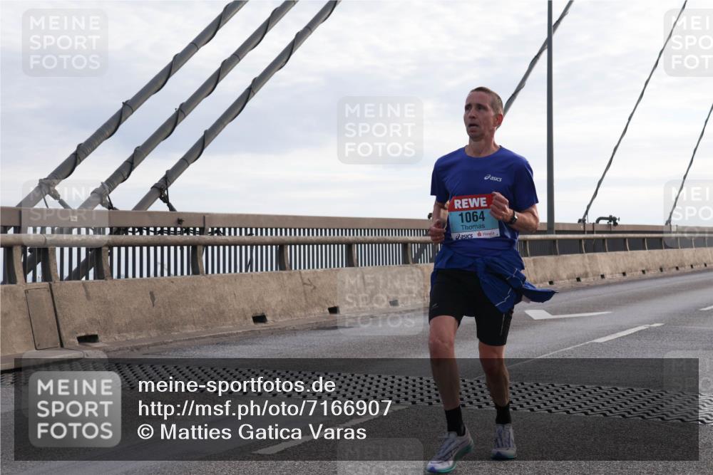 03.10.2024 - Köhlbrandbrückenlauf Matties Gatica Varas http://msf.ph/oto/7166907 03.10.2024 09:19:54 Position 2 1064 meine-sportfotos.de