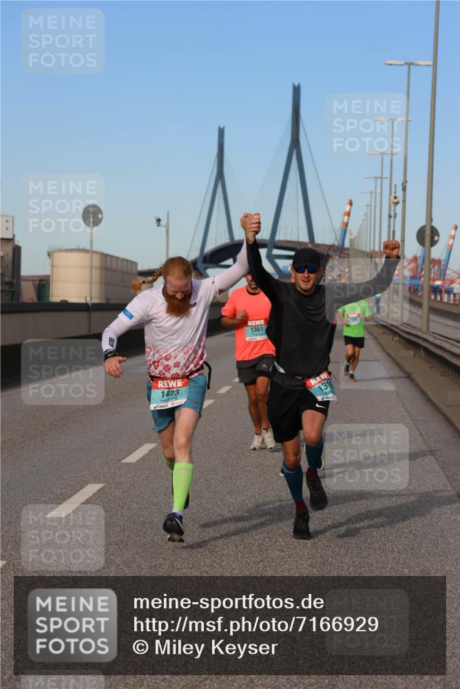 03.10.2024 - Köhlbrandbrückenlauf Miley Keyser http://msf.ph/oto/7166929 03.10.2024 09:41:24 Position 3 1423, 1361, 1316 meine-sportfotos.de