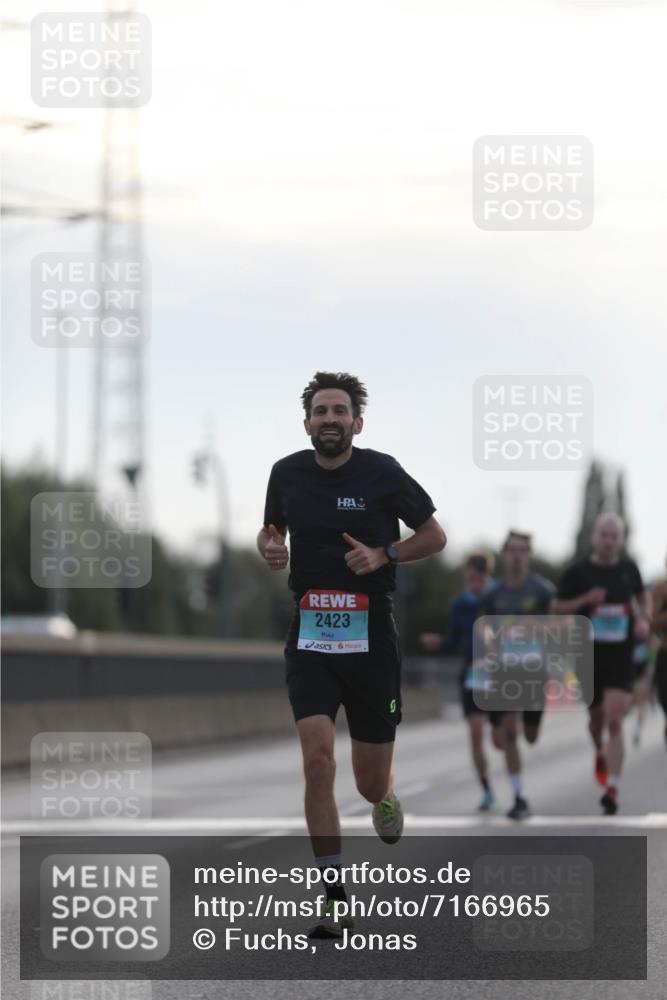 03.10.2024 - Köhlbrandbrückenlauf Fuchs,  Jonas http://msf.ph/oto/7166965 03.10.2024 09:10:01 Position 3 2423 meine-sportfotos.de