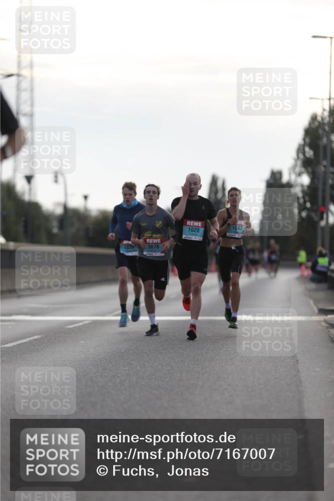 03.10.2024 - Köhlbrandbrückenlauf Fuchs,  Jonas http://msf.ph/oto/7167007 03.10.2024 09:10:03 Position 3 1047, 1020, 1839, 3676 meine-sportfotos.de