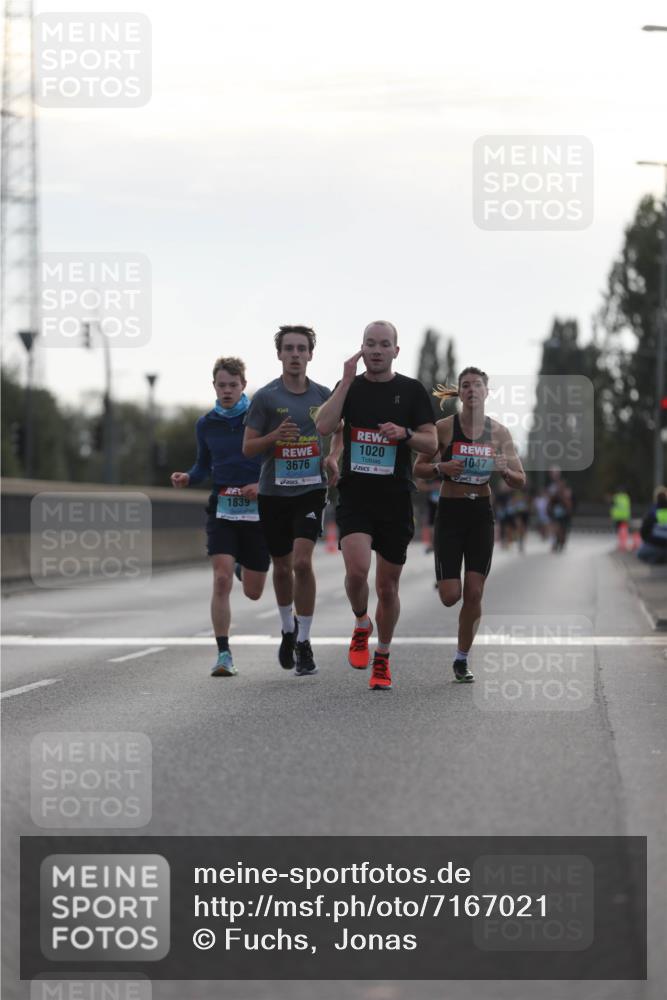 03.10.2024 - Köhlbrandbrückenlauf Fuchs,  Jonas http://msf.ph/oto/7167021 03.10.2024 09:10:03 Position 3 1839, 3676, 1020, 1047 meine-sportfotos.de