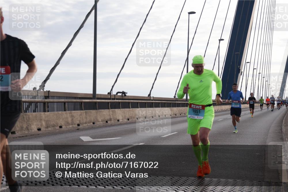 03.10.2024 - Köhlbrandbrückenlauf Matties Gatica Varas http://msf.ph/oto/7167022 03.10.2024 09:19:58 Position 2 2, 1051, 1033 meine-sportfotos.de