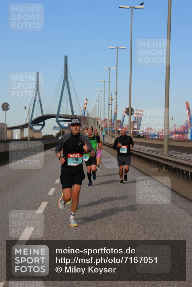 03.10.2024 - Köhlbrandbrückenlauf Miley Keyser http://msf.ph/oto/7167051 03.10.2024 09:41:43 Position 3 1198, 1053, 1091 meine-sportfotos.de