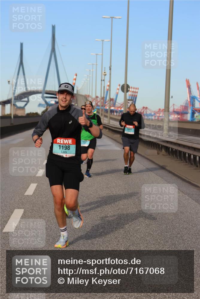 03.10.2024 - Köhlbrandbrückenlauf Miley Keyser http://msf.ph/oto/7167068 03.10.2024 09:41:44 Position 3 1198, 1053, 1091 meine-sportfotos.de