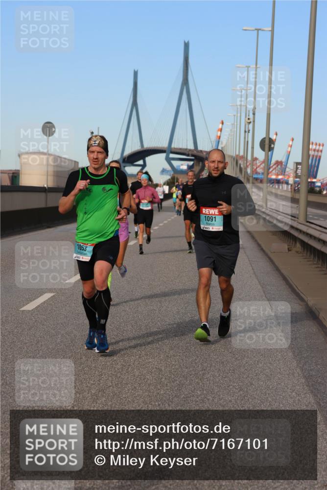 03.10.2024 - Köhlbrandbrückenlauf Miley Keyser http://msf.ph/oto/7167101 03.10.2024 09:41:47 Position 3 1053, 1131, 1091 meine-sportfotos.de