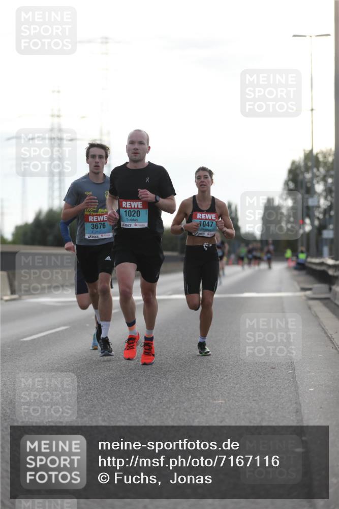 03.10.2024 - Köhlbrandbrückenlauf Fuchs,  Jonas http://msf.ph/oto/7167116 03.10.2024 09:10:06 Position 3 3676, 1020, 1047 meine-sportfotos.de