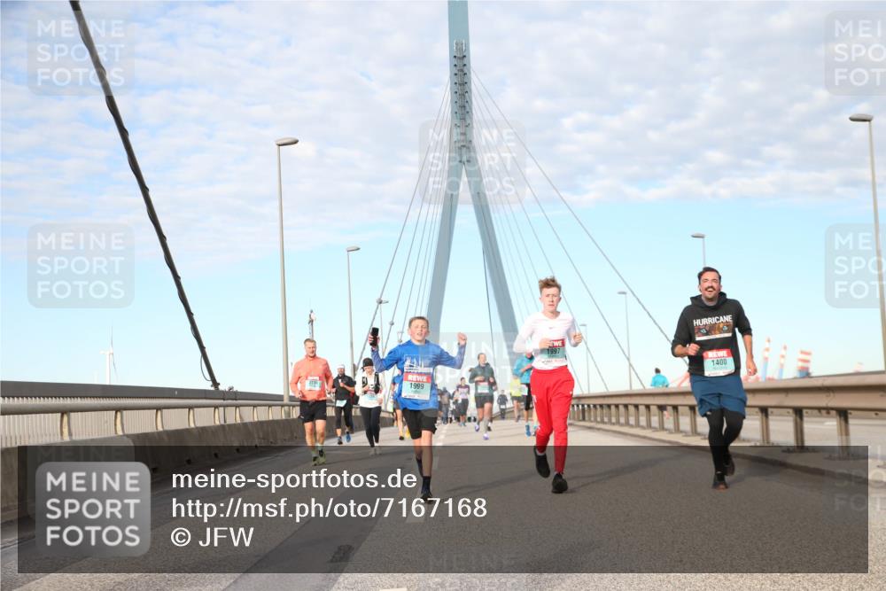 03.10.2024 - Köhlbrandbrückenlauf Jannik Wohlers http://msf.ph/oto/7167168 03.10.2024 09:42:03 Position 2 1999, 1997, 1400 meine-sportfotos.de