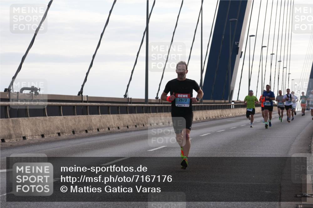 03.10.2024 - Köhlbrandbrückenlauf Matties Gatica Varas http://msf.ph/oto/7167176 03.10.2024 09:20:04 Position 2 2673 meine-sportfotos.de