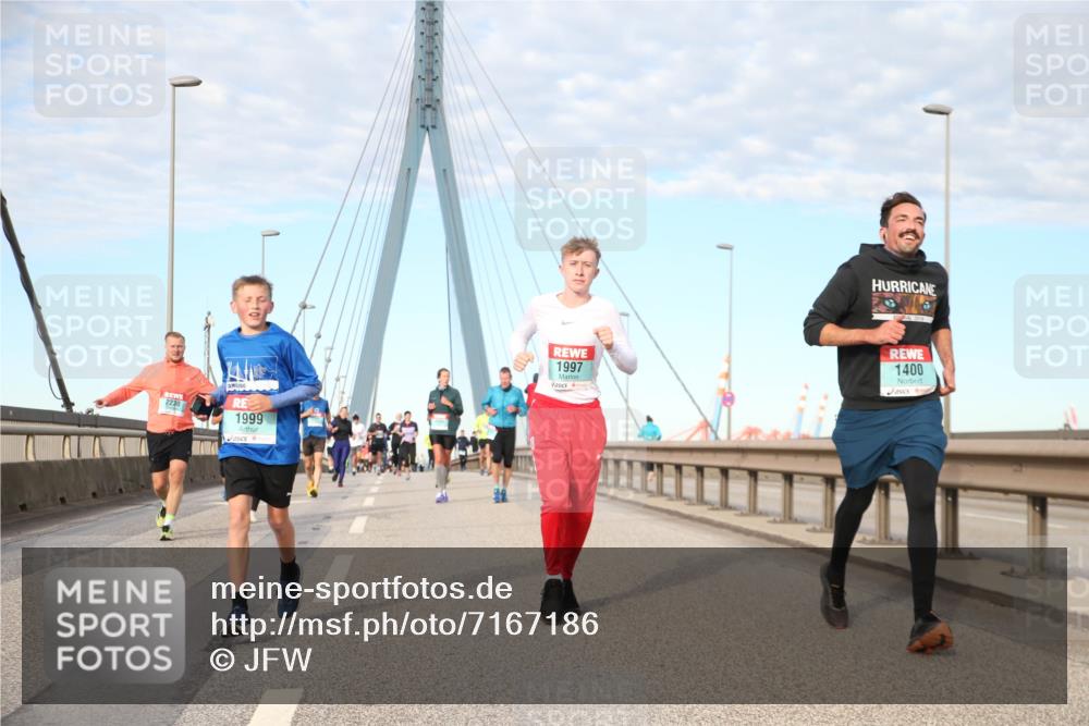 03.10.2024 - Köhlbrandbrückenlauf Jannik Wohlers http://msf.ph/oto/7167186 03.10.2024 09:42:04 Position 2 2230, 1999, 2016, 1997, 1400 meine-sportfotos.de
