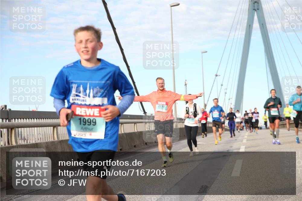 03.10.2024 - Köhlbrandbrückenlauf Jannik Wohlers http://msf.ph/oto/7167203 03.10.2024 09:42:05 Position 2 1999, 2, 2230 meine-sportfotos.de